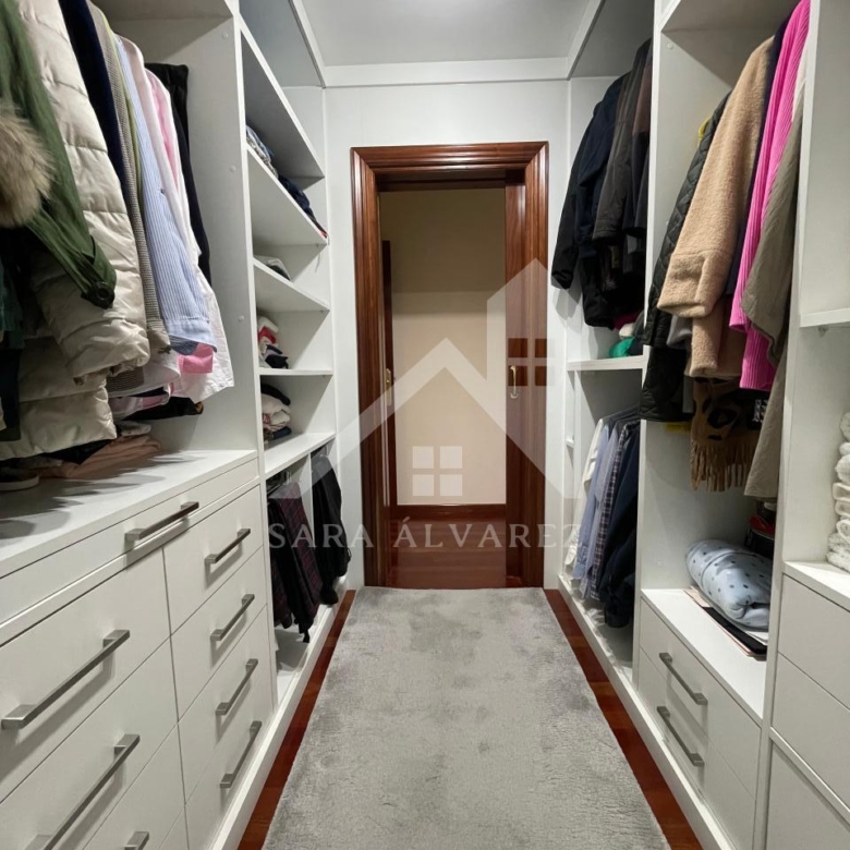 SE VENDE CASA O CHALET DE PIEDRA CON 5 HABITACIONES Y CON VISTAS A LA RIA PROXIMO A PONTEVEDRA