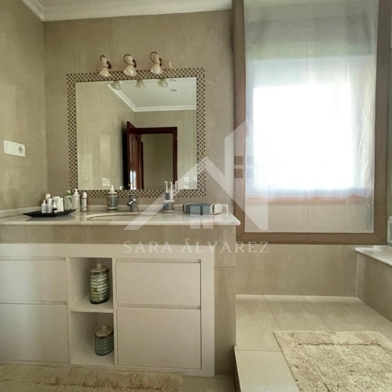 SE VENDE CASA O CHALET DE PIEDRA CON 5 HABITACIONES Y CON VISTAS A LA RIA PROXIMO A PONTEVEDRA