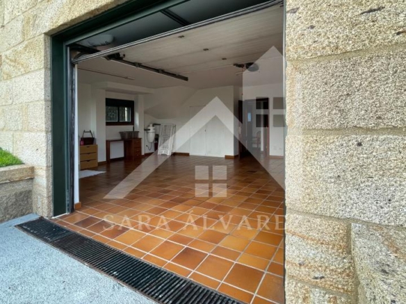 SE VENDE CASA O CHALET DE PIEDRA CON 5 HABITACIONES Y CON VISTAS A LA RIA PROXIMO A PONTEVEDRA