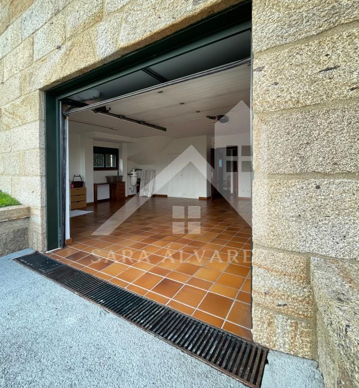 SE VENDE CASA O CHALET DE PIEDRA CON 5 HABITACIONES Y CON VISTAS A LA RIA PROXIMO A PONTEVEDRA