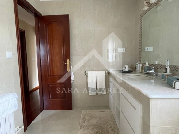 SE VENDE CASA O CHALET DE PIEDRA CON 5 HABITACIONES Y CON VISTAS A LA RIA PROXIMO A PONTEVEDRA