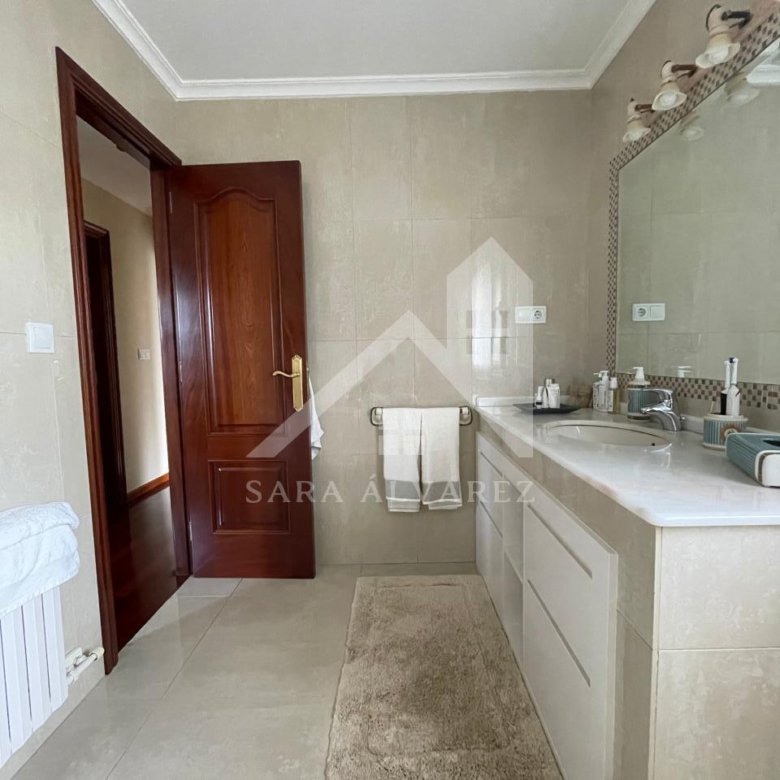 SE VENDE CASA O CHALET DE PIEDRA CON 5 HABITACIONES Y CON VISTAS A LA RIA PROXIMO A PONTEVEDRA