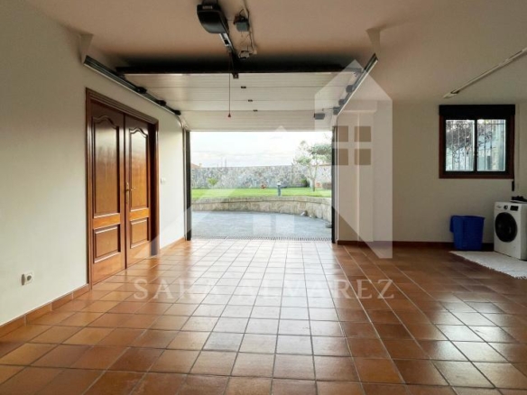 SE VENDE CASA O CHALET DE PIEDRA CON 5 HABITACIONES Y CON VISTAS A LA RIA PROXIMO A PONTEVEDRA