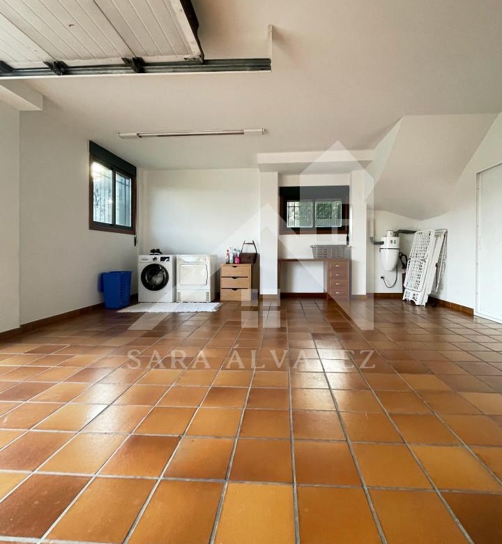 SE VENDE CASA O CHALET DE PIEDRA CON 5 HABITACIONES Y CON VISTAS A LA RIA PROXIMO A PONTEVEDRA