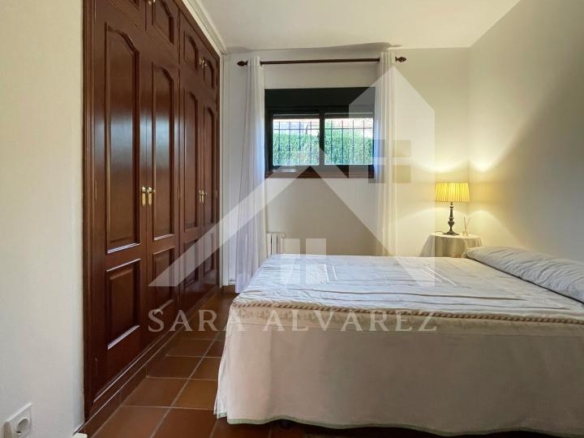 SE VENDE CASA O CHALET DE PIEDRA CON 5 HABITACIONES Y CON VISTAS A LA RIA PROXIMO A PONTEVEDRA
