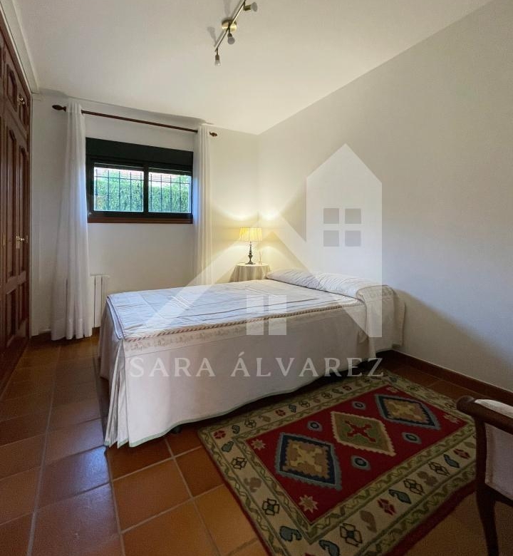 SE VENDE CASA O CHALET DE PIEDRA CON 5 HABITACIONES Y CON VISTAS A LA RIA PROXIMO A PONTEVEDRA