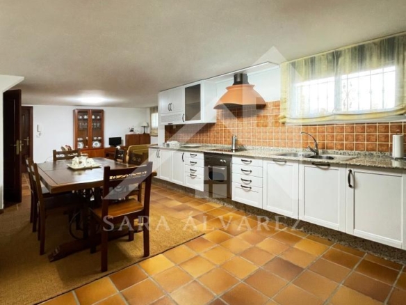 SE VENDE CASA O CHALET DE PIEDRA CON 5 HABITACIONES Y CON VISTAS A LA RIA PROXIMO A PONTEVEDRA