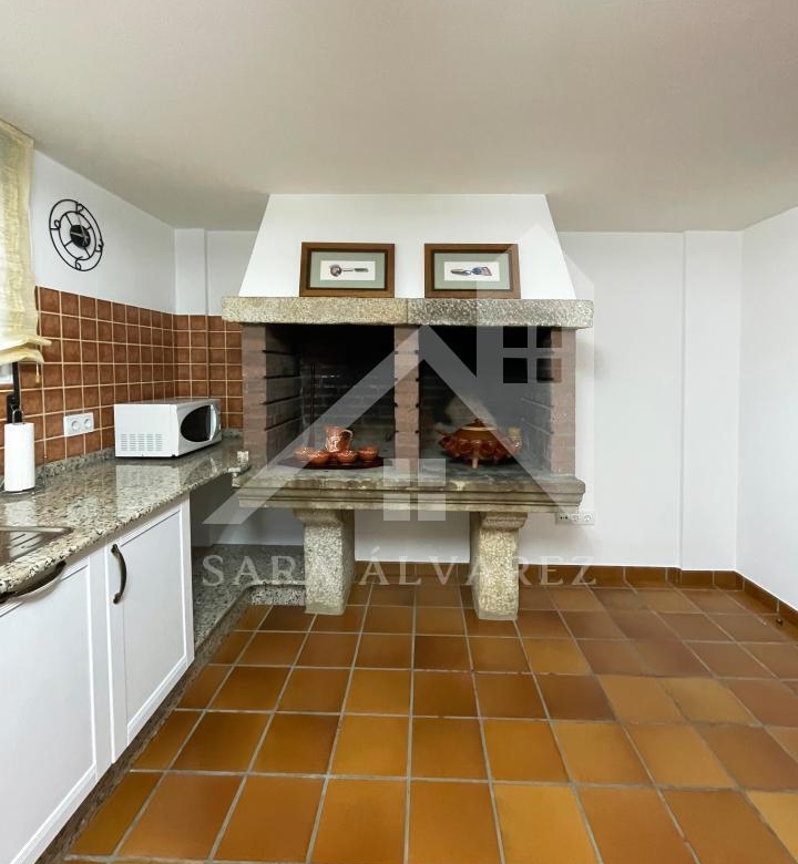 SE VENDE CASA O CHALET DE PIEDRA CON 5 HABITACIONES Y CON VISTAS A LA RIA PROXIMO A PONTEVEDRA