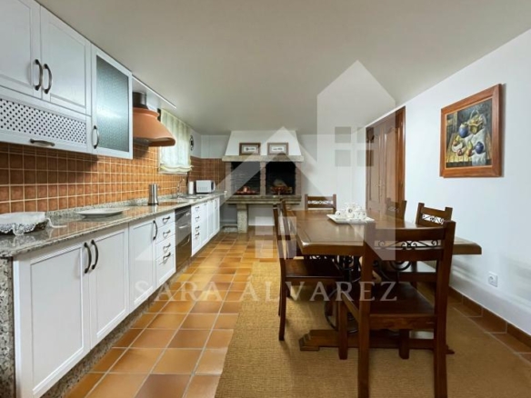 SE VENDE CASA O CHALET DE PIEDRA CON 5 HABITACIONES Y CON VISTAS A LA RIA PROXIMO A PONTEVEDRA