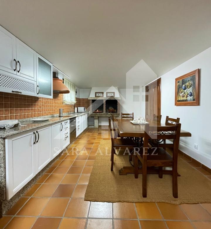 SE VENDE CASA O CHALET DE PIEDRA CON 5 HABITACIONES Y CON VISTAS A LA RIA PROXIMO A PONTEVEDRA