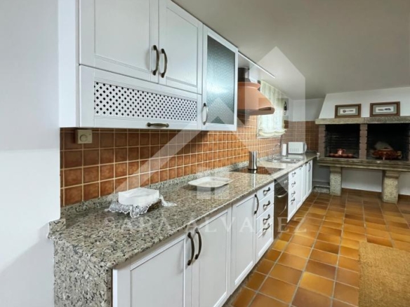 SE VENDE CASA O CHALET DE PIEDRA CON 5 HABITACIONES Y CON VISTAS A LA RIA PROXIMO A PONTEVEDRA