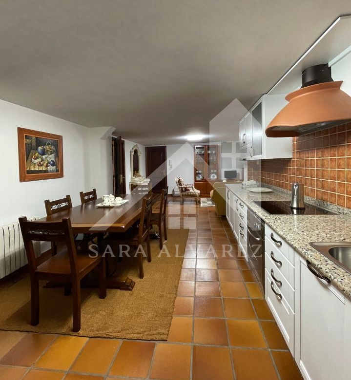 SE VENDE CASA O CHALET DE PIEDRA CON 5 HABITACIONES Y CON VISTAS A LA RIA PROXIMO A PONTEVEDRA