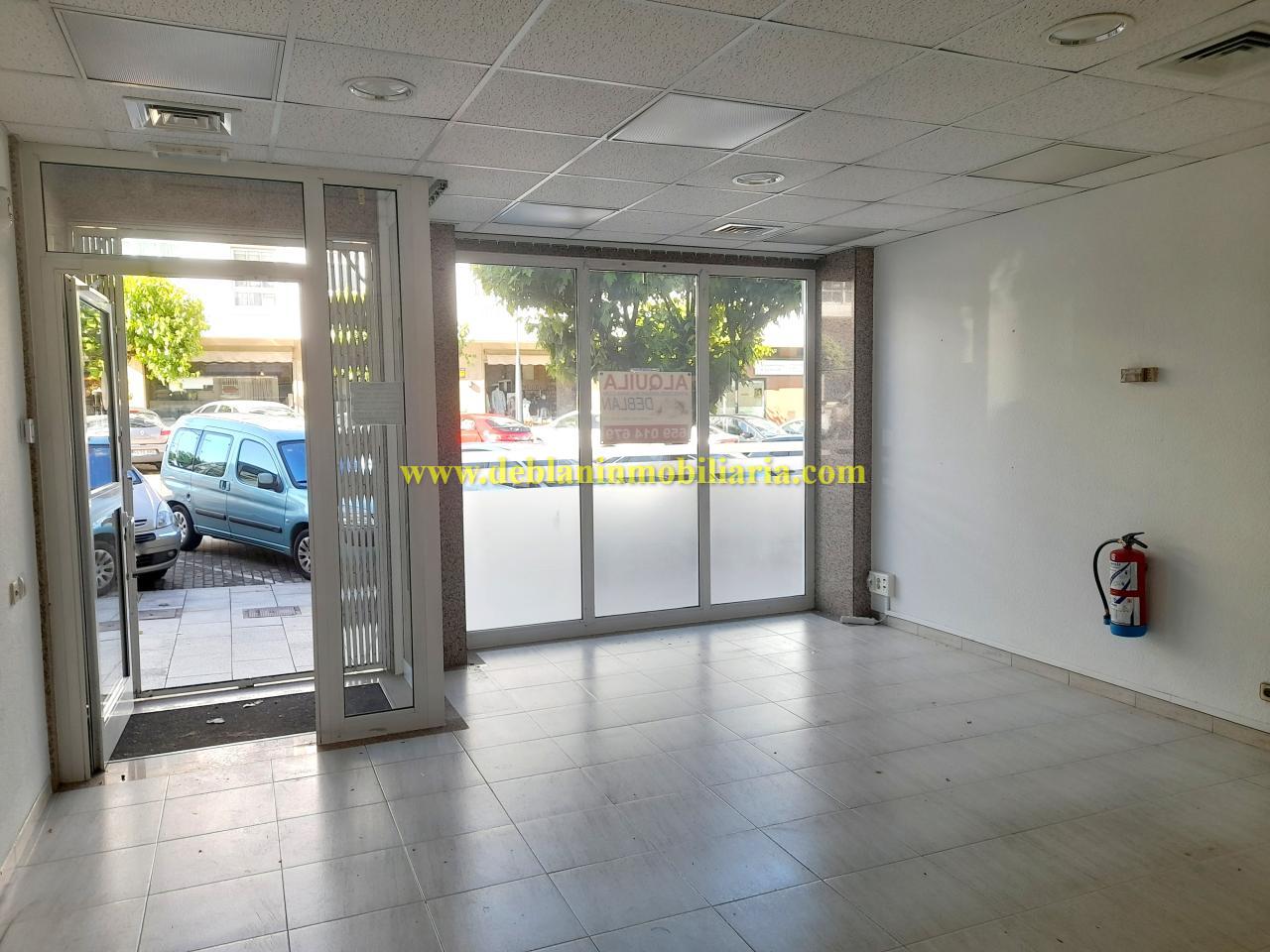 LOCAL COMERCIAL DE 75 M2, EN EL CENTRO DE TUI