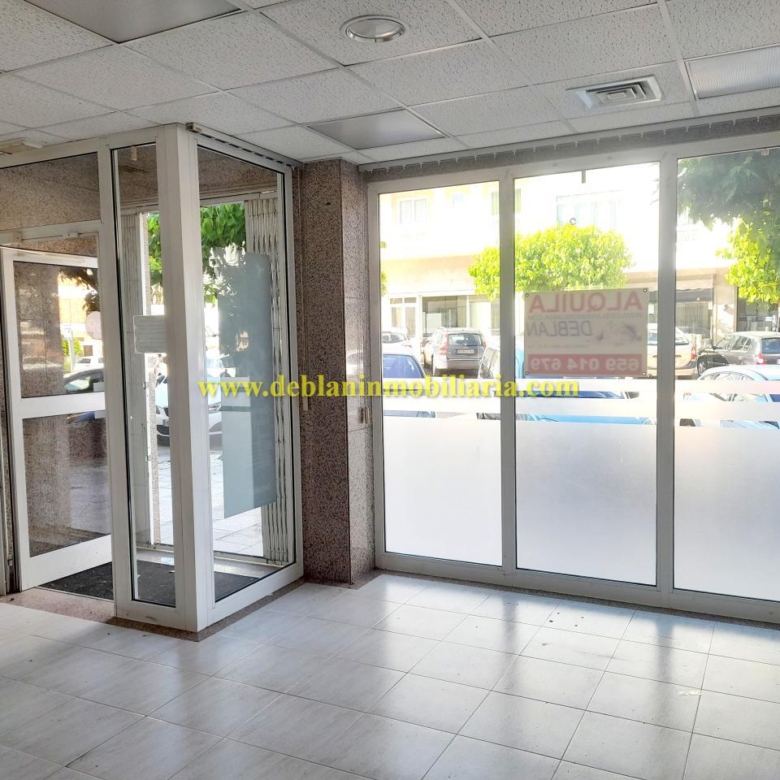 LOCAL COMERCIAL DE 75 M2, EN EL CENTRO DE TUI