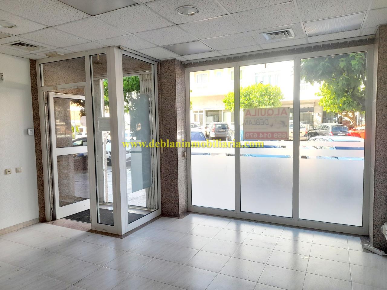 LOCAL COMERCIAL DE 75 M2, EN EL CENTRO DE TUI