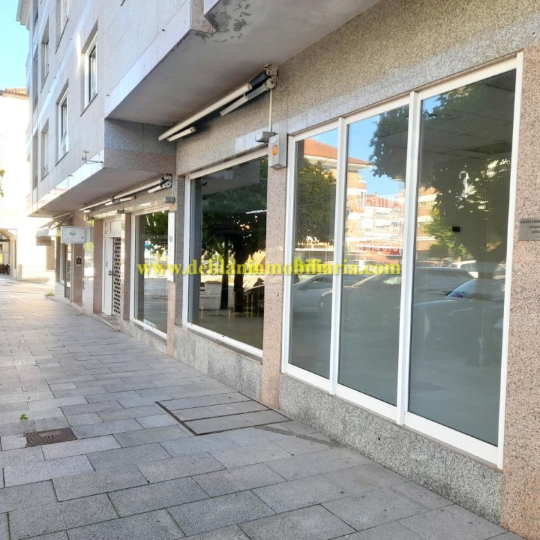 LOCAL COMERCIAL DE 75 M2, EN EL CENTRO DE TUI