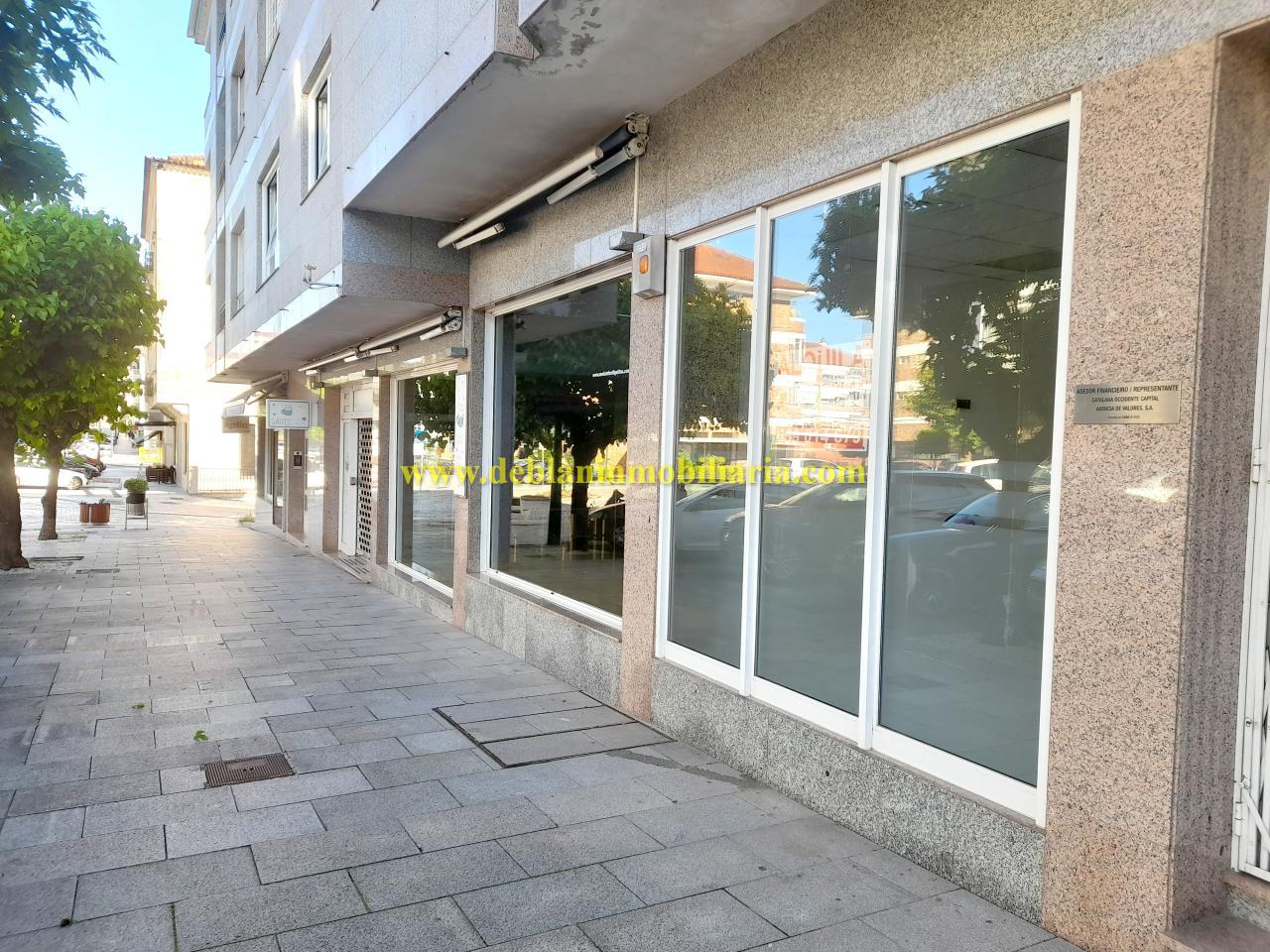 LOCAL COMERCIAL DE 75 M2, EN EL CENTRO DE TUI