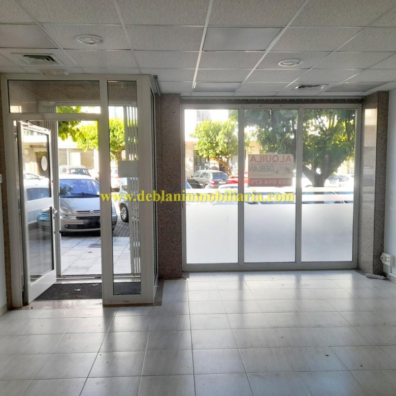 LOCAL COMERCIAL DE 75 M2, EN EL CENTRO DE TUI