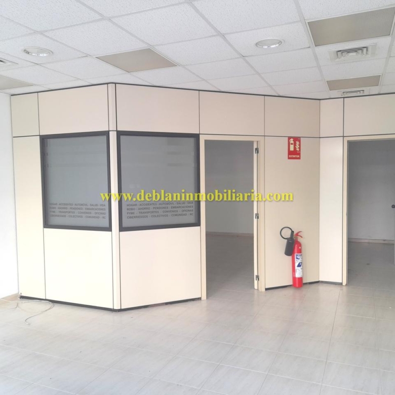 LOCAL COMERCIAL DE 75 M2, EN EL CENTRO DE TUI