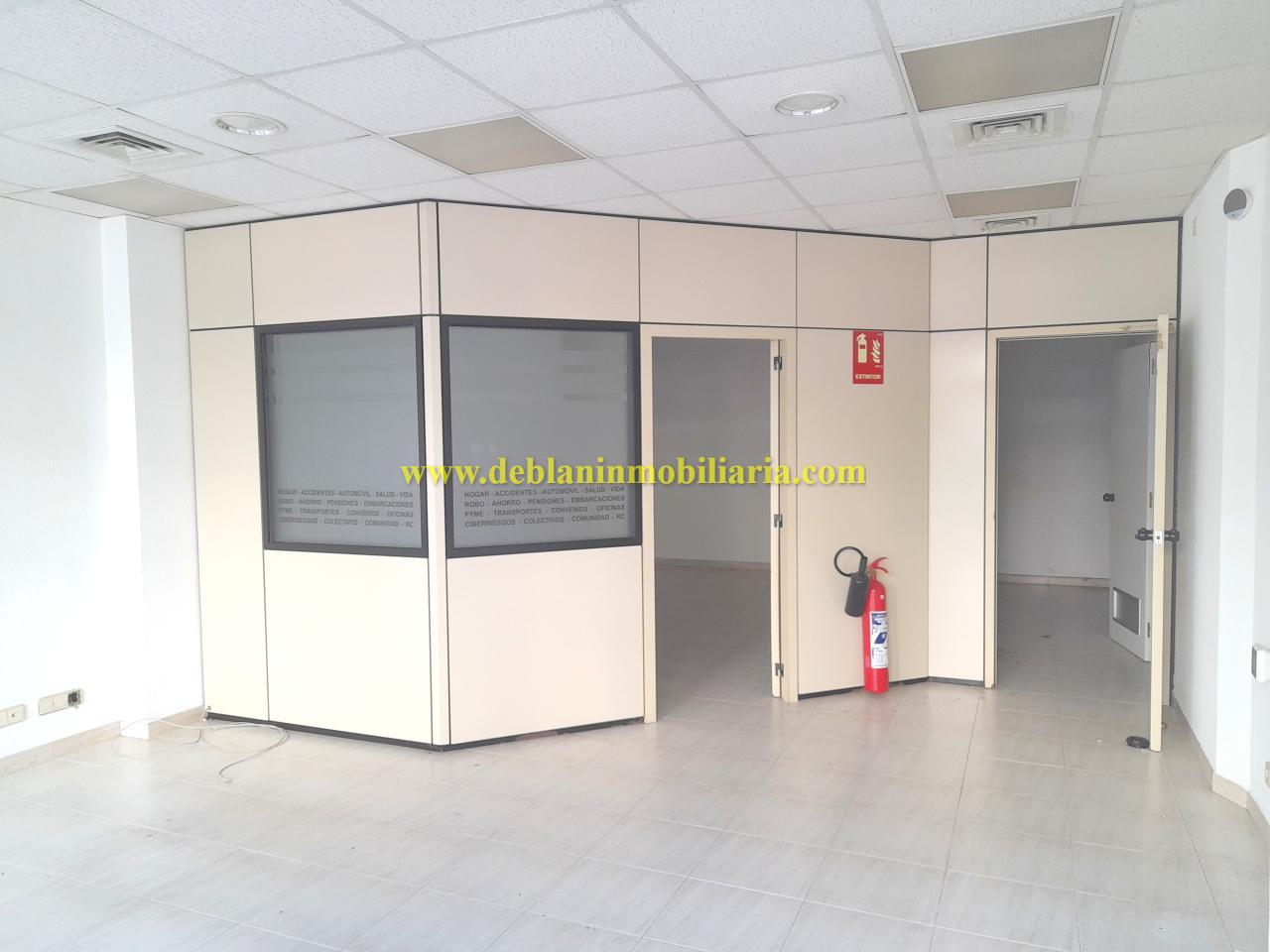 LOCAL COMERCIAL DE 75 M2, EN EL CENTRO DE TUI
