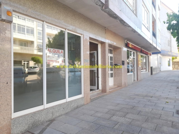 LOCAL COMERCIAL DE 75 M2, EN EL CENTRO DE TUI