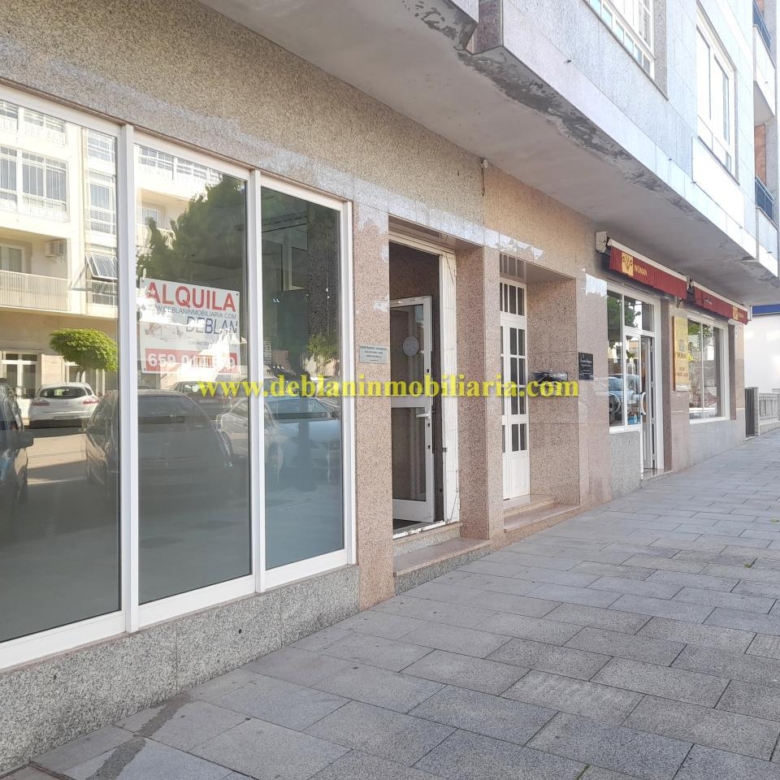 LOCAL COMERCIAL DE 75 M2, EN EL CENTRO DE TUI