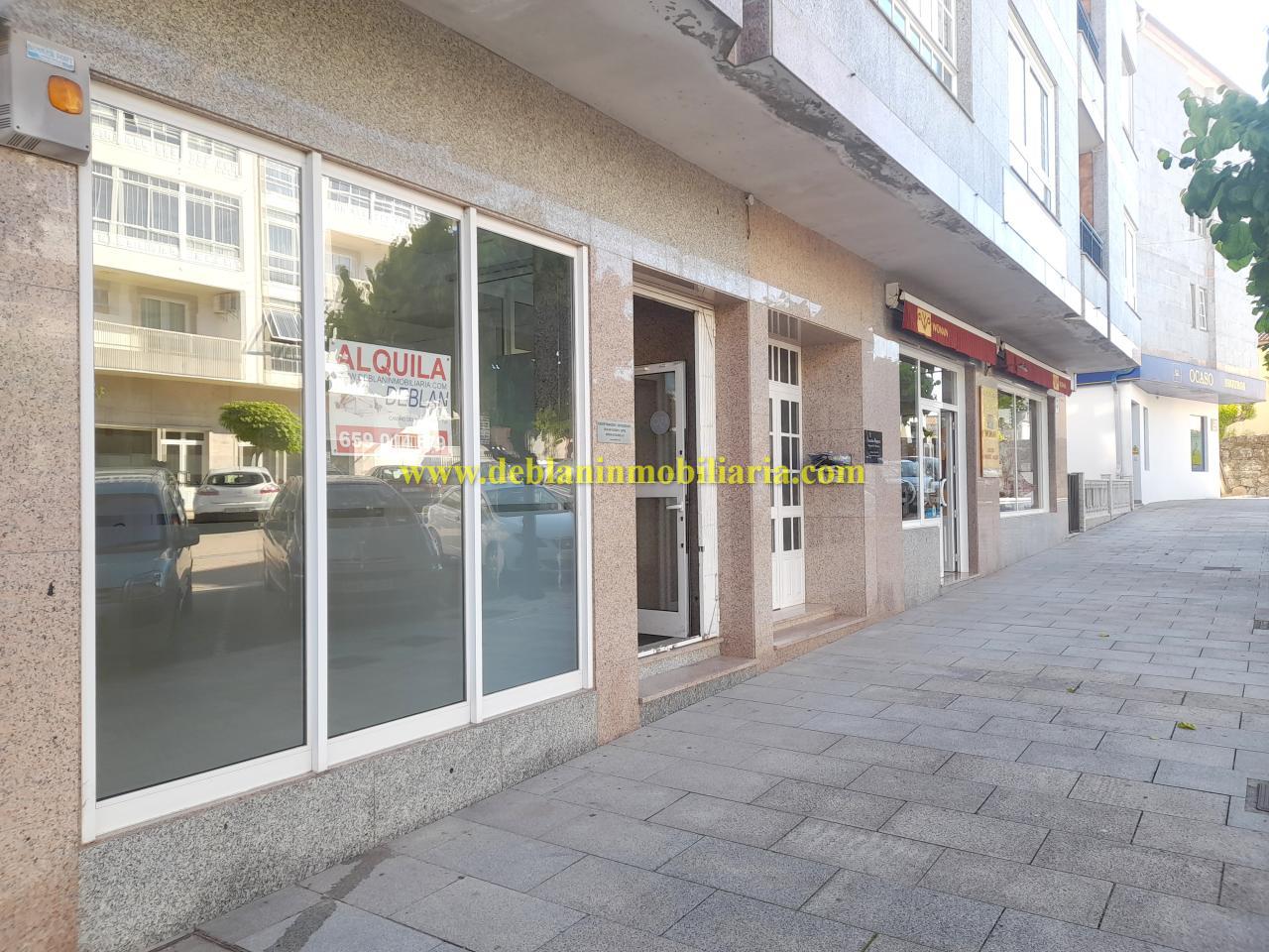 LOCAL COMERCIAL DE 75 M2, EN EL CENTRO DE TUI