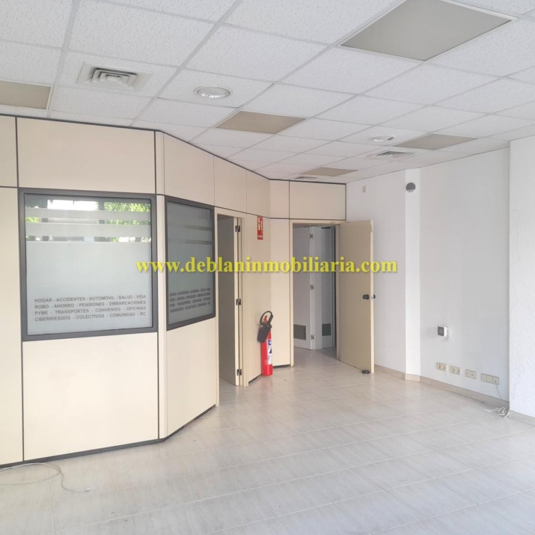 LOCAL COMERCIAL DE 75 M2, EN EL CENTRO DE TUI