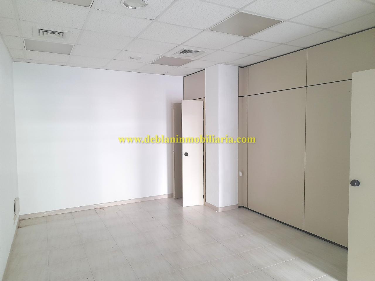 LOCAL COMERCIAL DE 75 M2, EN EL CENTRO DE TUI