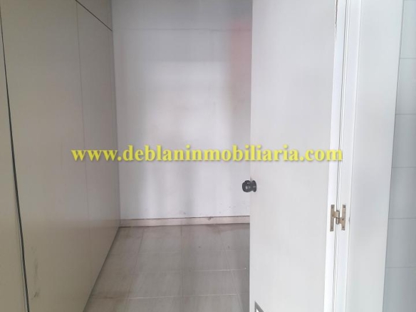 LOCAL COMERCIAL DE 75 M2, EN EL CENTRO DE TUI