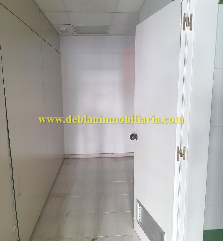 LOCAL COMERCIAL DE 75 M2, EN EL CENTRO DE TUI