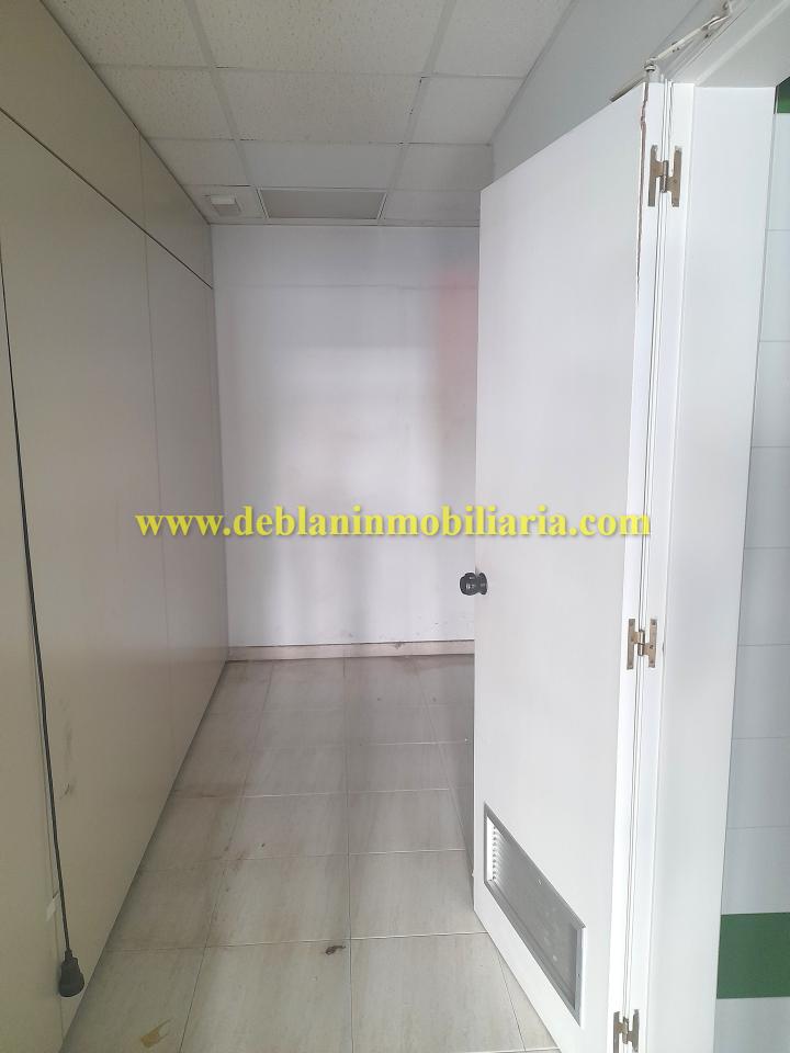 LOCAL COMERCIAL DE 75 M2, EN EL CENTRO DE TUI