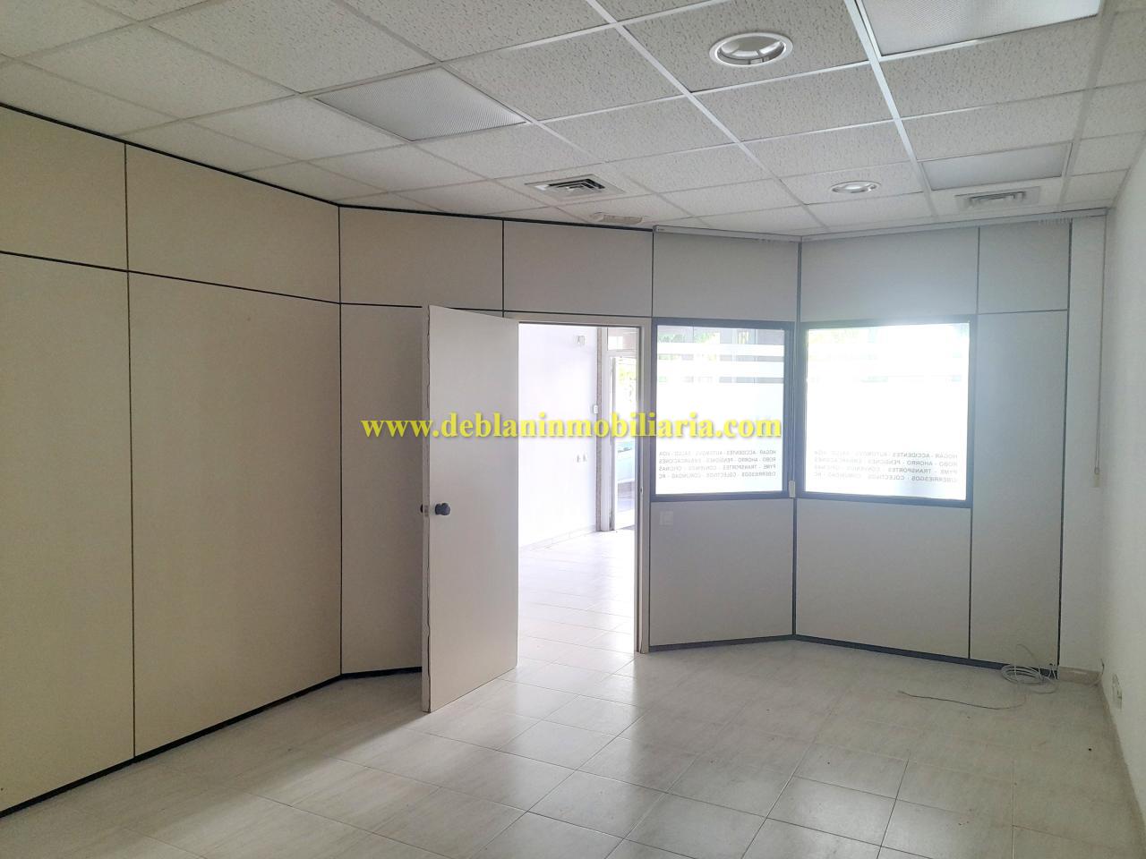 LOCAL COMERCIAL DE 75 M2, EN EL CENTRO DE TUI