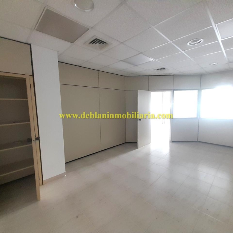 LOCAL COMERCIAL DE 75 M2, EN EL CENTRO DE TUI