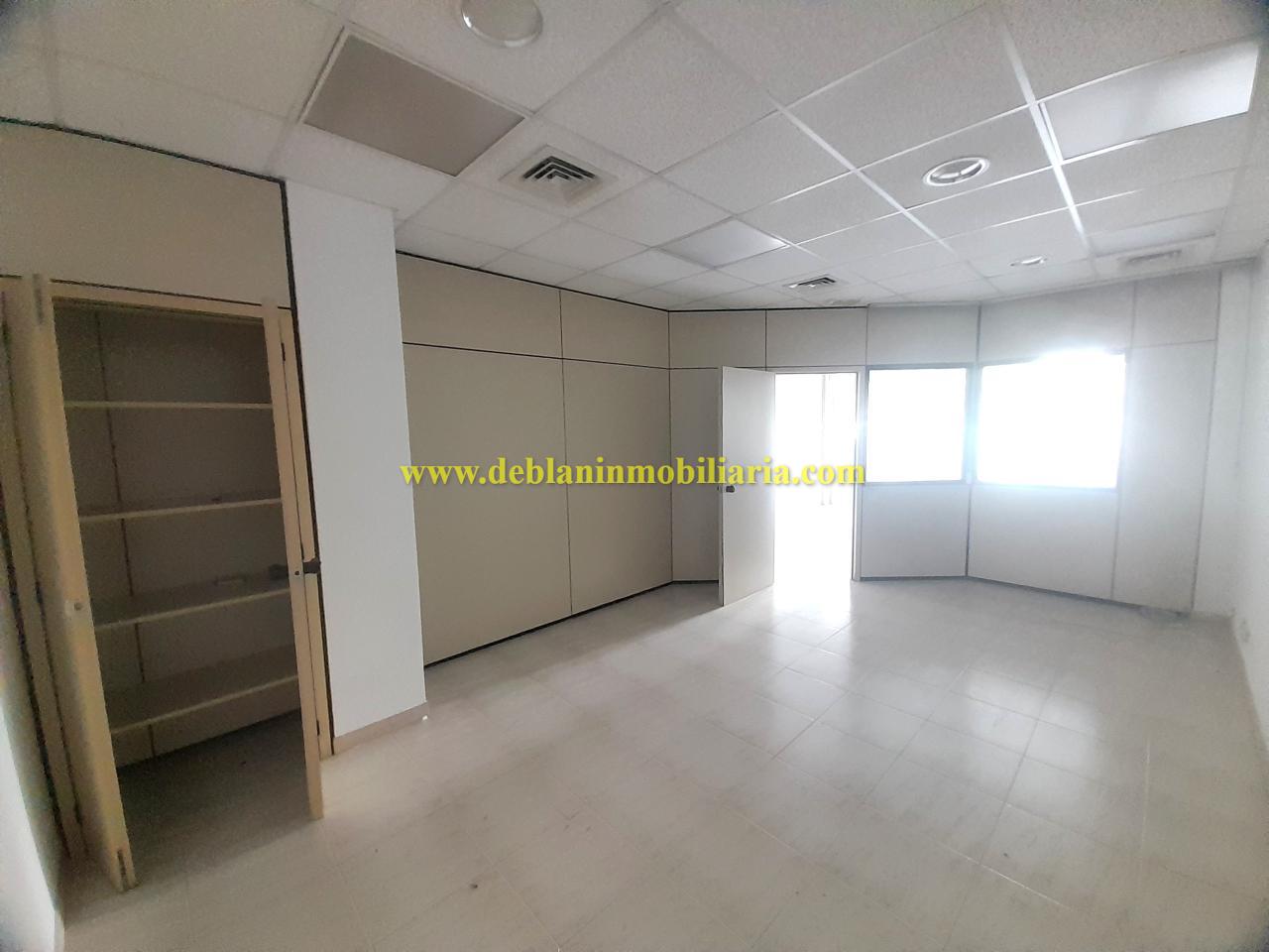 LOCAL COMERCIAL DE 75 M2, EN EL CENTRO DE TUI