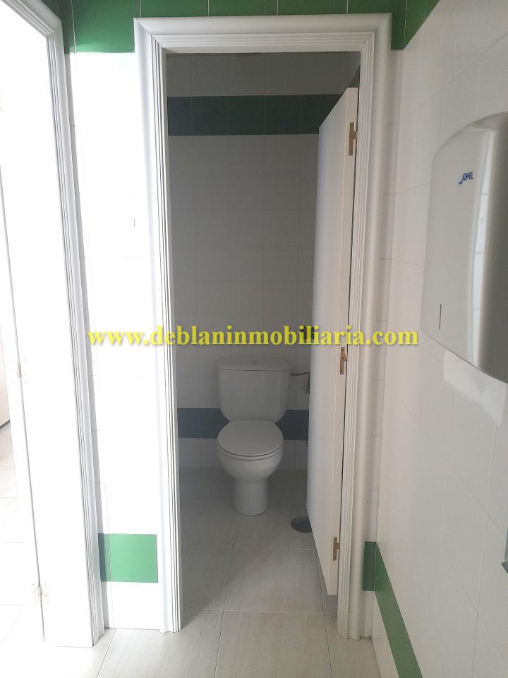 LOCAL COMERCIAL DE 75 M2, EN EL CENTRO DE TUI