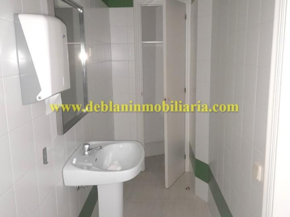 LOCAL COMERCIAL DE 75 M2, EN EL CENTRO DE TUI