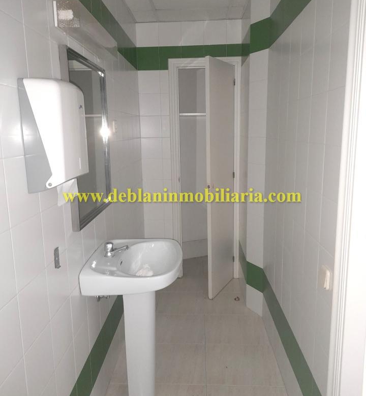 LOCAL COMERCIAL DE 75 M2, EN EL CENTRO DE TUI