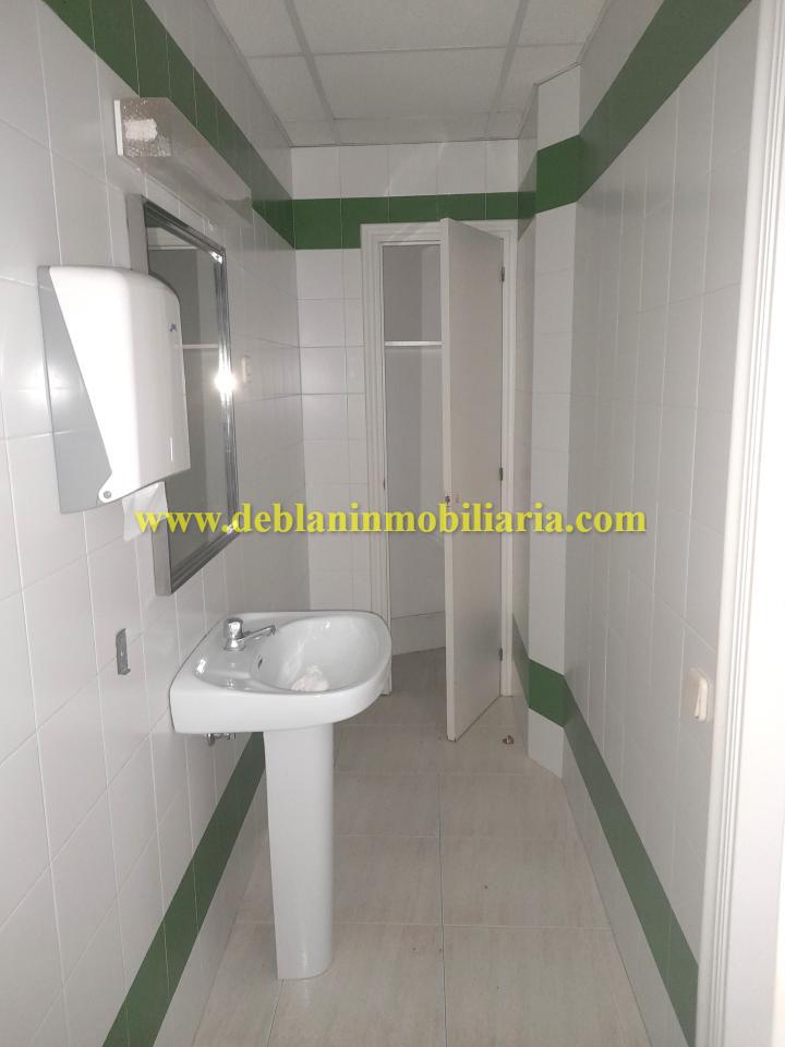 LOCAL COMERCIAL DE 75 M2, EN EL CENTRO DE TUI