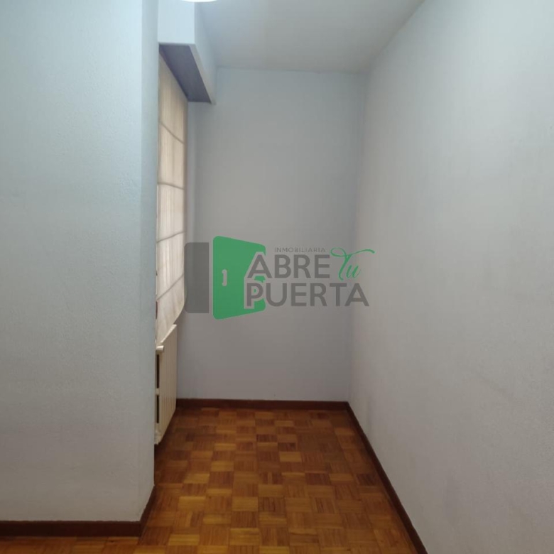 PISO EN VENTA EN SERRA MARTIÑÁ