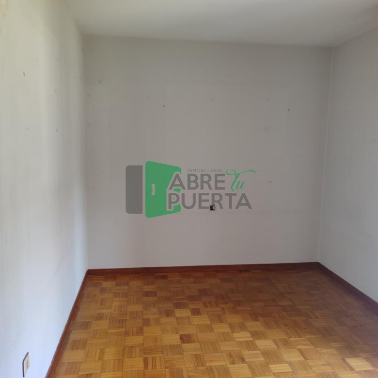 PISO EN VENTA EN SERRA MARTIÑÁ