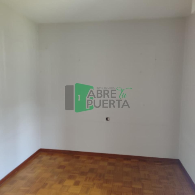 PISO EN VENTA EN SERRA MARTIÑÁ