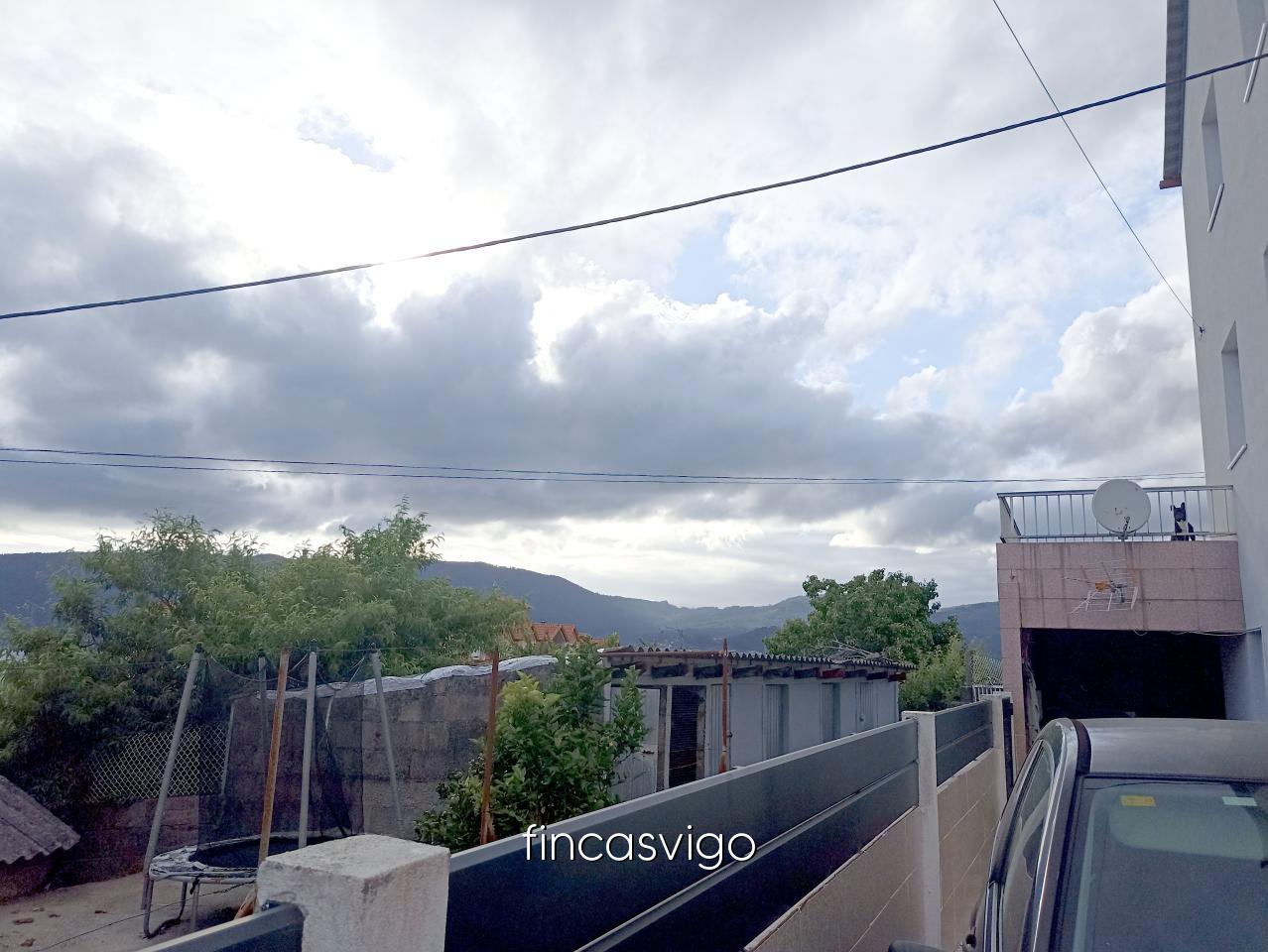 177971089047400044909_177971056104 Casa con 3 viviendas en Redondela. Con entradas independientes.