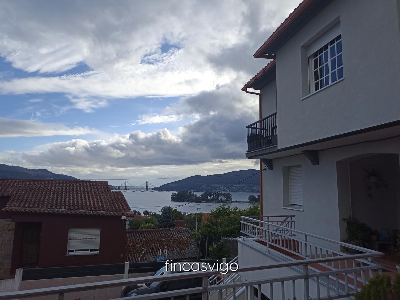 177971089184200044909_177971056131 Casa con 3 viviendas en Redondela. Con entradas independientes.