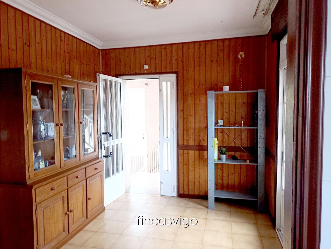 177971089332700044909_177971056158 Casa con 3 viviendas en Redondela. Con entradas independientes.