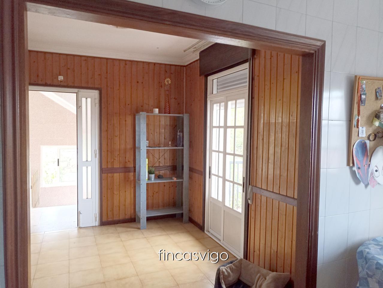177971089368500044909_177971056169 Casa con 3 viviendas en Redondela. Con entradas independientes.