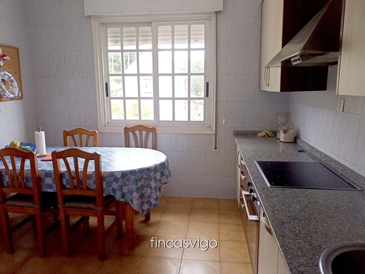 177971089462400044909_177971056192 Casa con 3 viviendas en Redondela. Con entradas independientes.