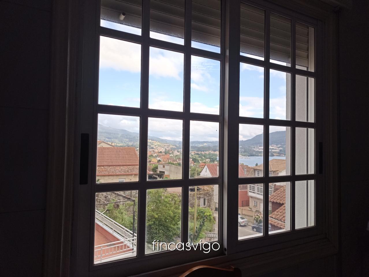 177971089507800044909_177971056205 Casa con 3 viviendas en Redondela. Con entradas independientes.