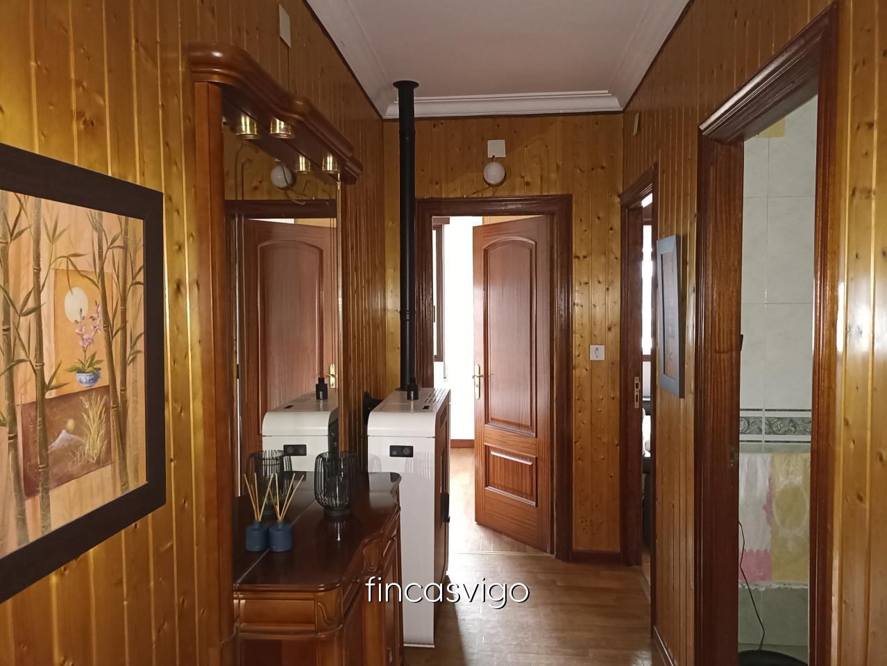 177971089605400044909_177971056216 Casa con 3 viviendas en Redondela. Con entradas independientes.