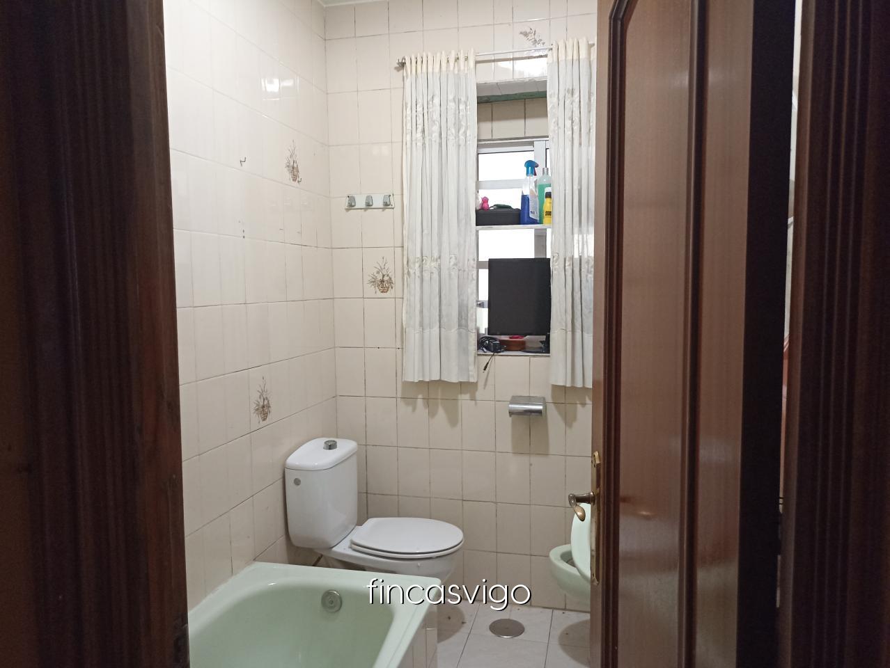 177971089625600044909_177971056229 Casa con 3 viviendas en Redondela. Con entradas independientes.